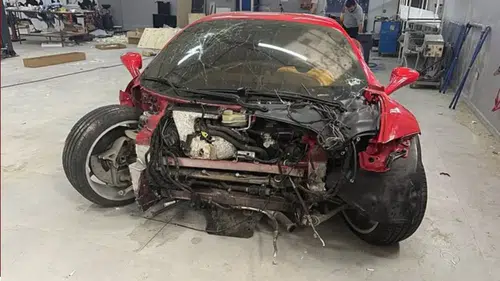 Tamir ustasının perte çıkardığı Ferrari futbolcuya satıldı… İşte fiyatı