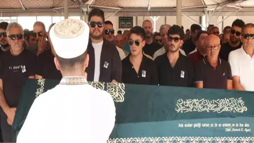 Oyuncu Atakan Özkaya'nın babası son yolculuğuna uğurlandı