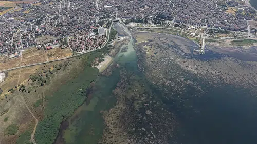 Beyşehir Gölü’nde su 1500 metre çekildi