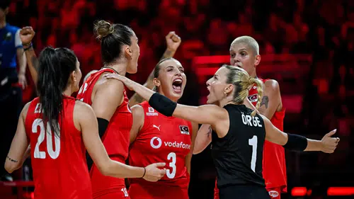 A Milli Kadın Voleybol Takımı, İspanya'yı 3-0 yend