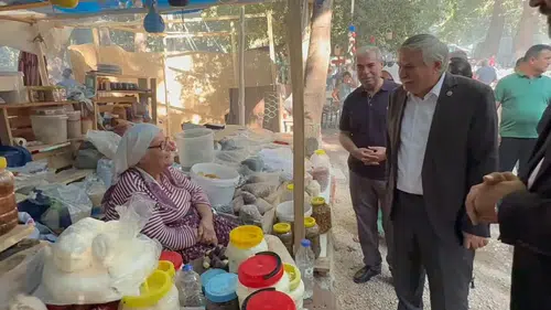 AK Parti Konya vekili pazar esnafıyla görüştü