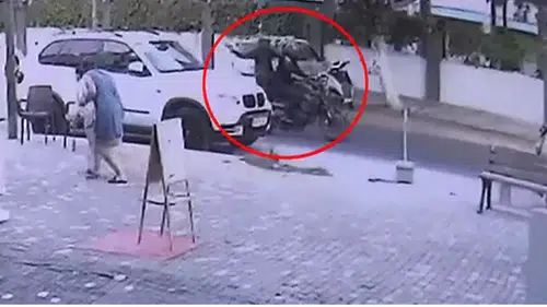 Silahlı saldırıda 1'i turist, 3 kişi yaralandı