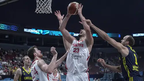 12 Dev Adam çeyrek finalde!