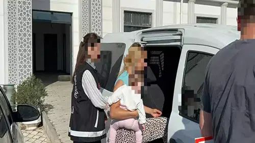 Kucağında bebeğiyle  tutuklandı.