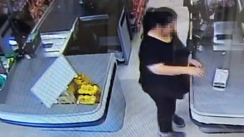 Bebeğini öldürüp çöpe atan annenin görüntüleri ortaya çıktı: Alışveriş yapmaya gitmiş!