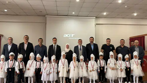 Konya'da 4-6 yaş Kur’an kursu öğrencileri sahneye damga vurdu!