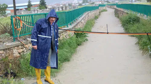Konya’nın Yunak ilçesinde sağanak sele dönüştü