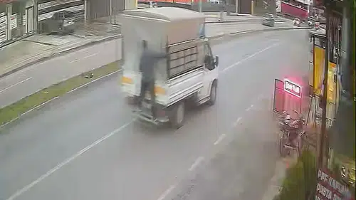 Kamyonetin kasasından 40 kilo et çaldı