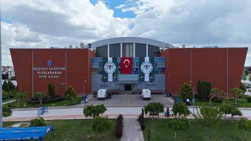 Selçuklu yeşil beyazla donatıldı