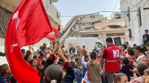 Türk Kızılay, Gazzeli çocuklara bayramlık kıyafet yardımı yaptı
