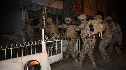 Terör örgütlerine yönelik operasyonlarda 233 şüpheli yakalandı