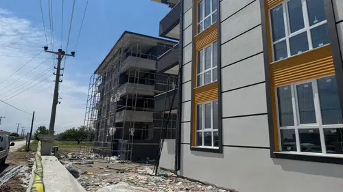 Konya'da elektrik akımına kapılan işçi, 4'üncü kattan düştü