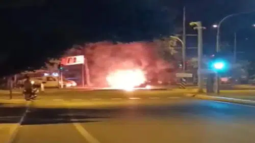 Seyir halinde alev alan otomobil yandı