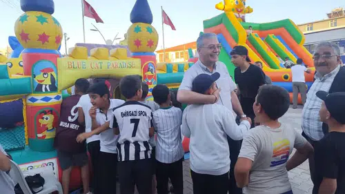 Konya'da sinema şöleni: Çocuklar açık havada eğlenceye doydu