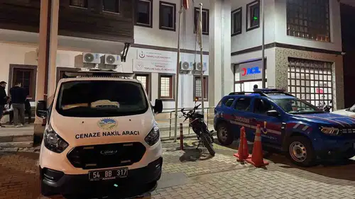 Traktör ile tarım makinesi arasına sıkışarak öldü