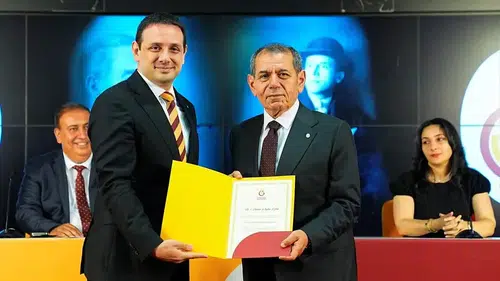 Dursun Özbek ile yönetimi mazbatalarını aldı