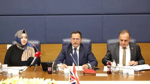 Konya Vekili Altunyaldız, İngiliz heyetini Meclis’te ağırladı
