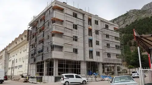İnşaatın 4'üncü katından düşen işçi öldü