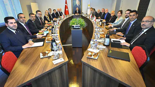 İYİ Parti'de kritik zirve: Konyalı Genel Başkan da katıldı!