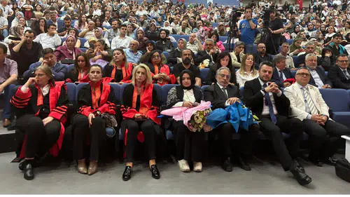 Konya’da genç iletişimciler kep attı