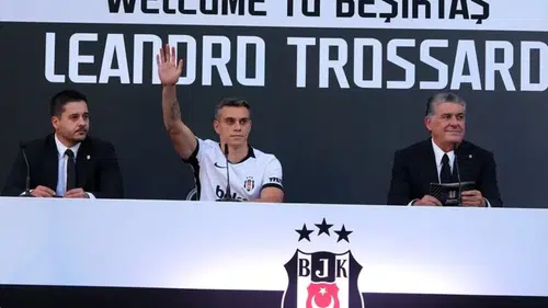 Leandro Trossard, Beşiktaş'a imzayı taraftarların önünde attı