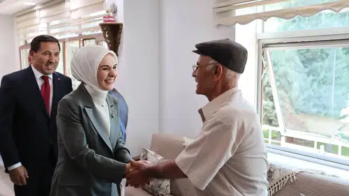 Bakan Göktaş'tan Karatay'da emeklilere yakın ilgi