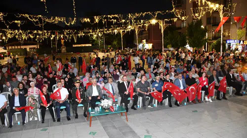 Akşehir'de 15 Temmuz gecesi meydan sabah ezanına kadar doldu