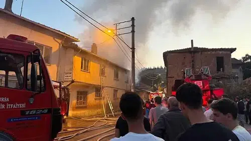 Evde çıkan yangında hayatını kaybetti