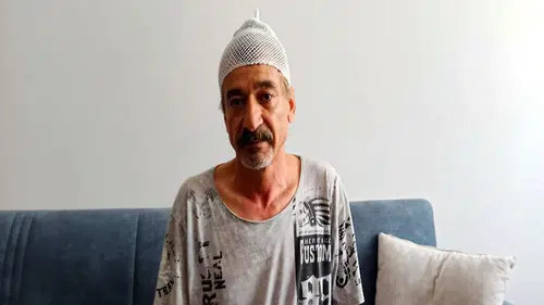 Çay içerken başına beton parçası düştü