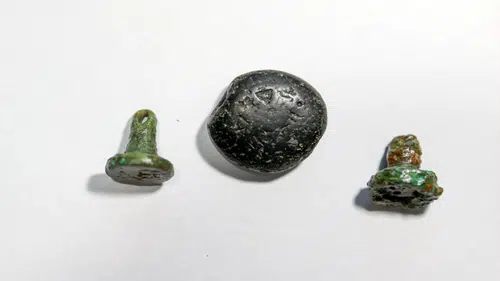 Konya'da 3 bin 500 yıllık altın muska ile mühür bulundu