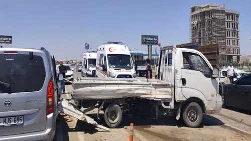 3 aracın karıştığı kazada, 5 kişi yaralandı