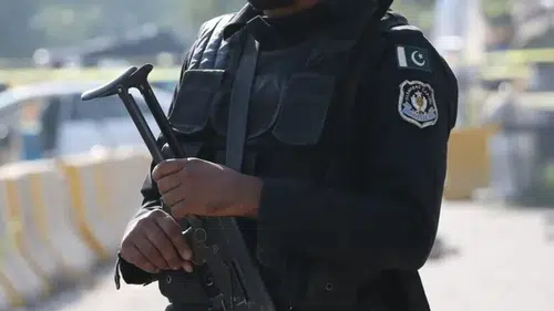 Pakistan’da yolcu otobüsü devrildi: 40 ölü