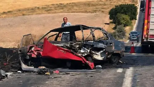 Çarpışan otomobillerden biri alev aldı: 1 ölü