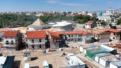 Mevlana Türbesi çevresinde tarih yeniden yükseliyor