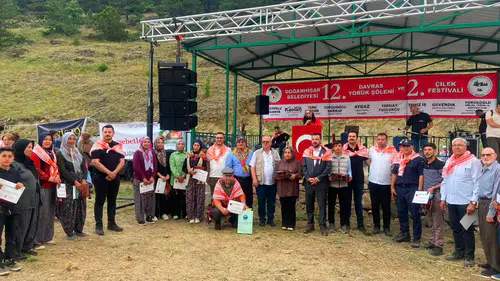 Konya ilçesinde yörük kültürü ve çilek coşkusu bir arada!