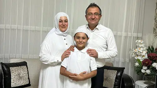 Konyalı Başkan eşi ve çocuğunu kutsal topraklara uğurladı