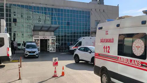 İşe giderken silahlı saldırıya uğradılar! 1 kişinin durumu ağır