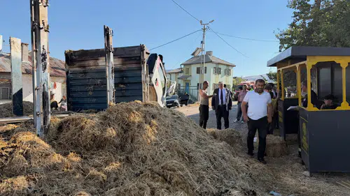 Konya'da korkutan yangın: Saman yüklü kamyon alevlere neden oldu