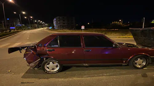 İki otomobilin çarpştığı kazada 2 kişi yaralandı