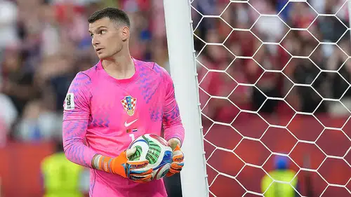 Fenerbahçe kalecisi Livakovic, Barcelona'ya transfer oldu