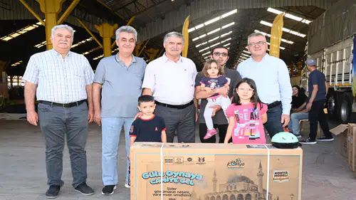 Sabah namazına katılan çocuklara bisikletleri dağıtıldı