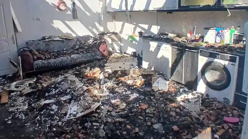 Çıkan yangında tek katlı ev kullanılmaz hale geldi