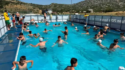 Yüzme bilmeyen kalmayacak! Hadim'de havuzlar çocuklarla doldu