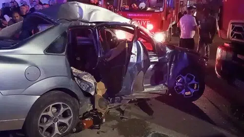Kamyon, otomobile çarptı: 3 yaralı