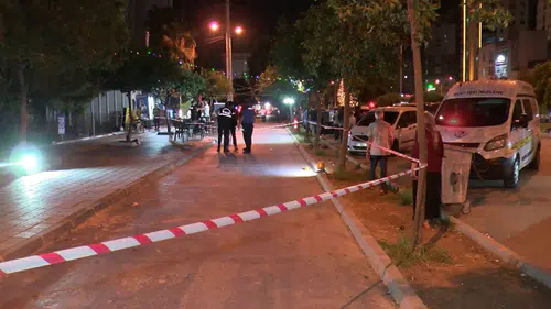 Kaldırımda yürürken silahlı saldırıda yaralandı