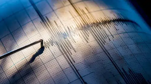 Endonezya'da 5,7 büyüklüğünde deprem