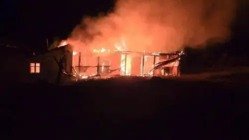 Tek katlı ev yandı