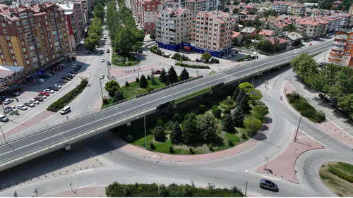 Konya’da iki kritik noktada asfalt yenilendi