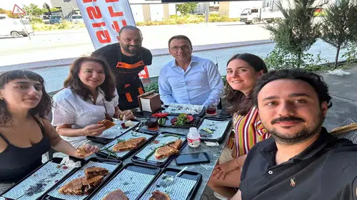 YÖNET AİLESİ VE TENİS SEVERLER KAHVALTIDA
