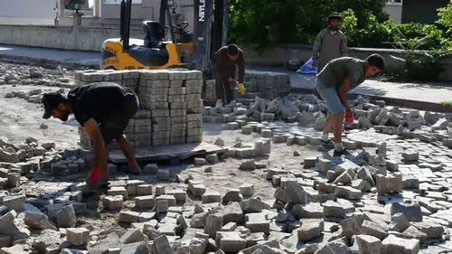 Konya'da eski parkeler çöpe gitmiyor, ilçeye hizmet olarak geri dönüyor